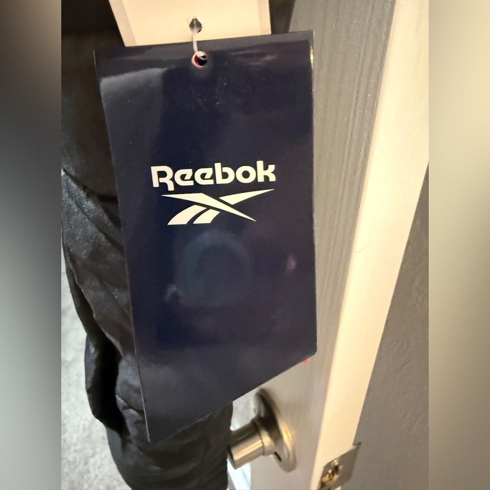 NWT Reebok Men's Classic Puffer Vest - Picture 7 of 9